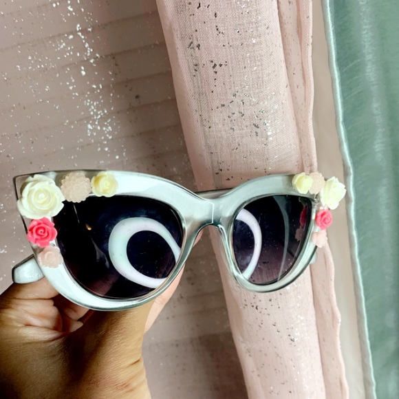 Glasses - Picture 2 of 2